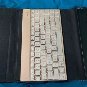 iPad 6th Generation magnetic cover with Bluetooth keyboard (magnetic)
